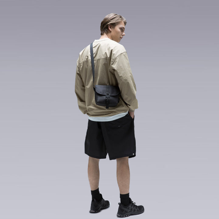 man wearing the unisex waterproof shoulder bag by clotechnow