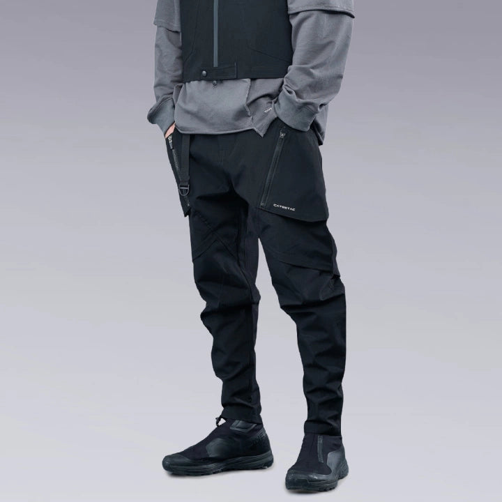 A man is wearing Techwear pants and putting his hands inside his pockets.